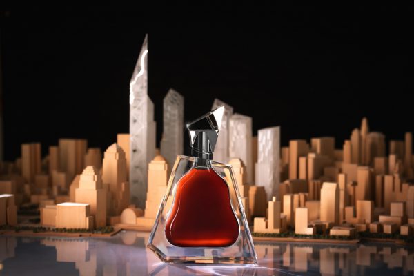 Richard Hennessy Cognac全新酒瓶設計的｜由建築師Daniel Libeskind操